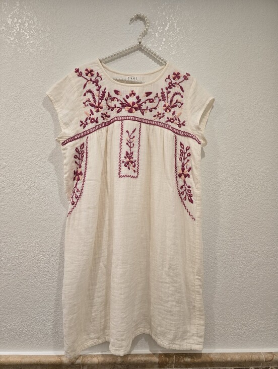 THML Dresses & Skirts - THML ivory cap-sleeve gauze Floral Embroidered Dress L